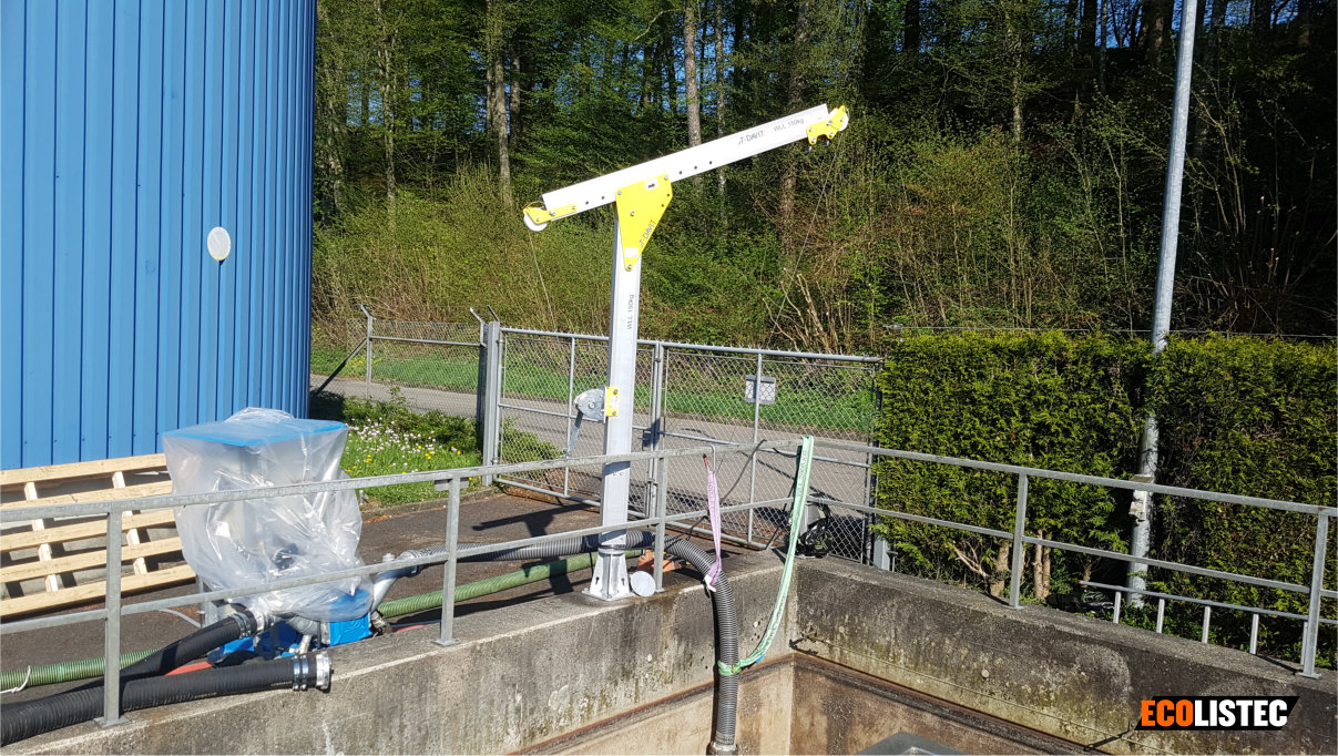 Drehkran  REID T-Davit auf Kläranlage