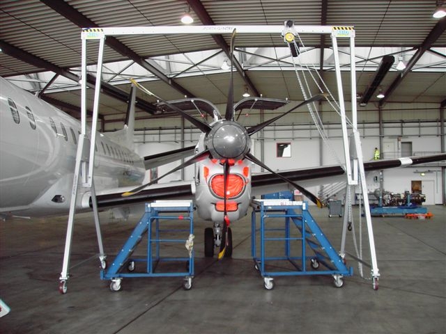 Aluminium Portalkran 2000kg bei Einsatz bei Flugzeugwartung